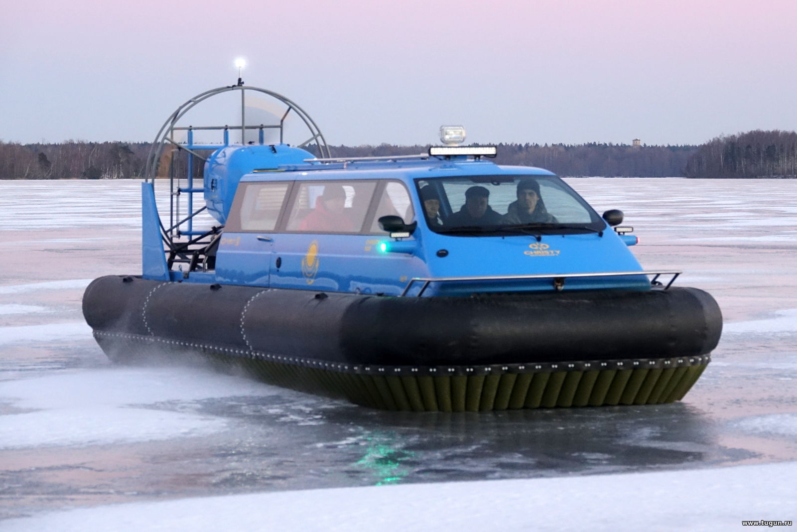Лодка на воздушной подушке картинки