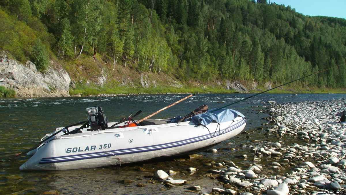 Лодки красноярск край. Абатак Красноярск Лодочная. Солар 350 накачка насосом. Арсенал Красноярск лодки. На моторе весле по порогам.